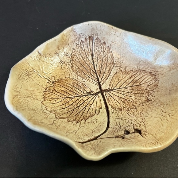 Studio Art Pottery Leaves Earthtone Soap Candy Dish Spoon Rest Ash Tray Accent - Picture 2 of 9